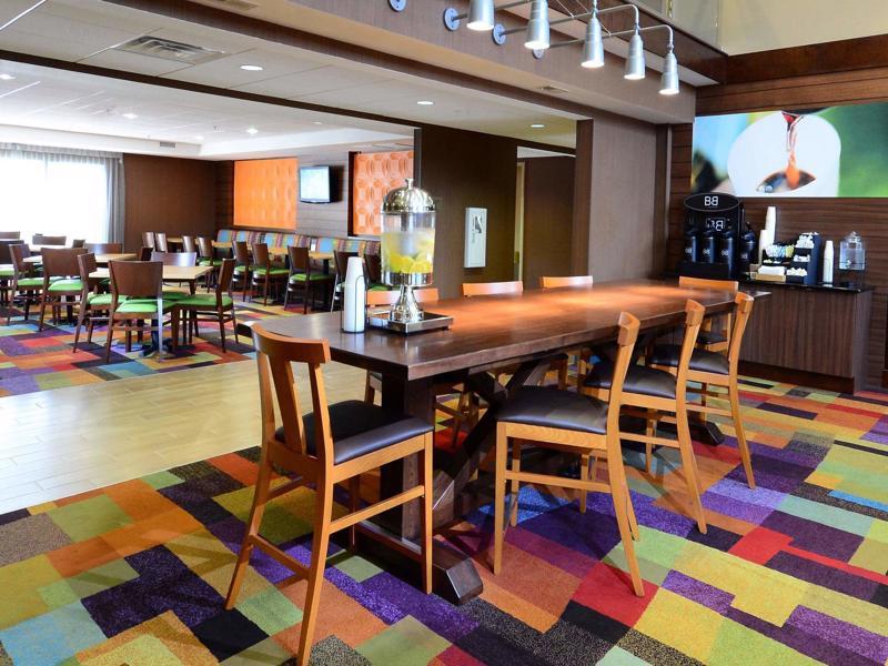 Fairfield And By Marriott Salem/hanes Hotel 3*