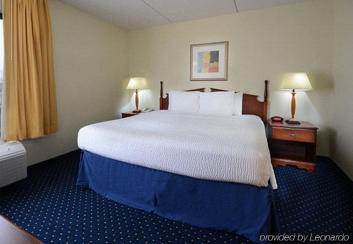 Hotel Fairfield And By Marriott Salem/hanes 3*