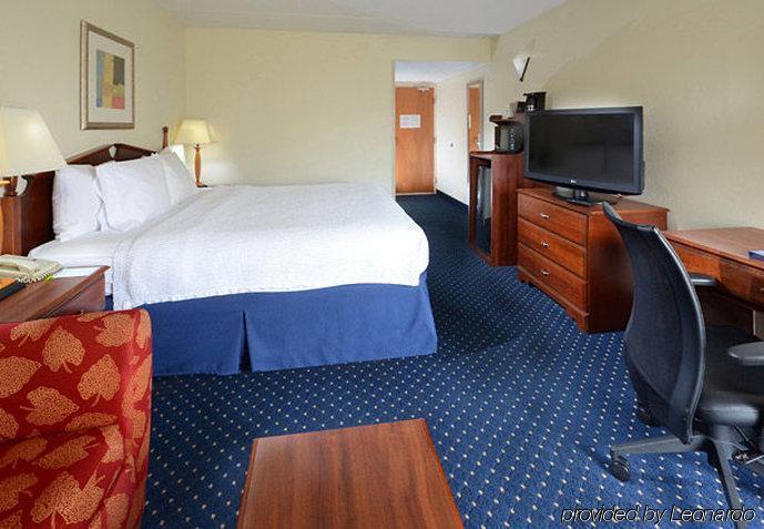 Fairfield And By Marriott Salem/hanes Hotel 3*