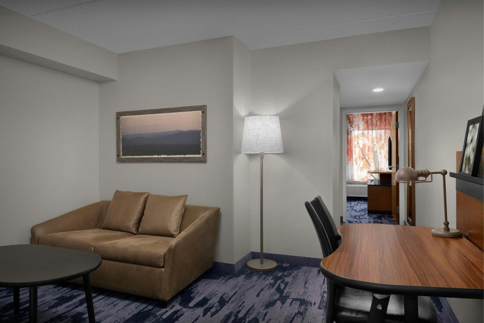 Fairfield And By Marriott Salem/hanes 3*