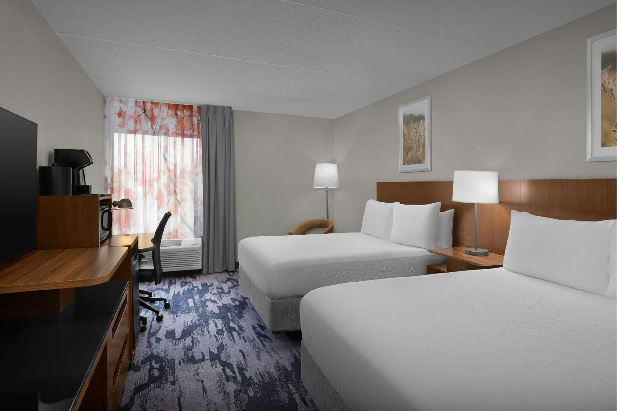 Fairfield And By Marriott Salem/hanes Hotel 3*