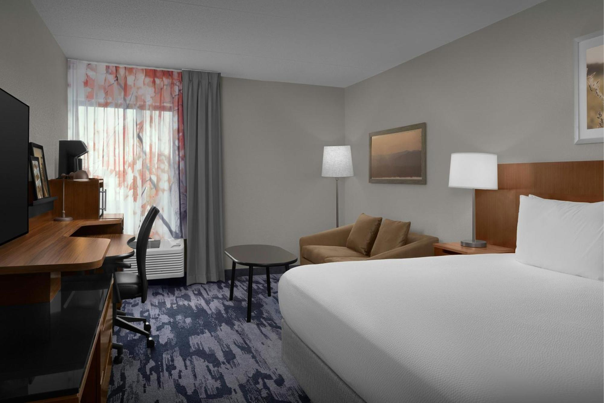 Hotel Fairfield And By Marriott Salem/hanes 3*
