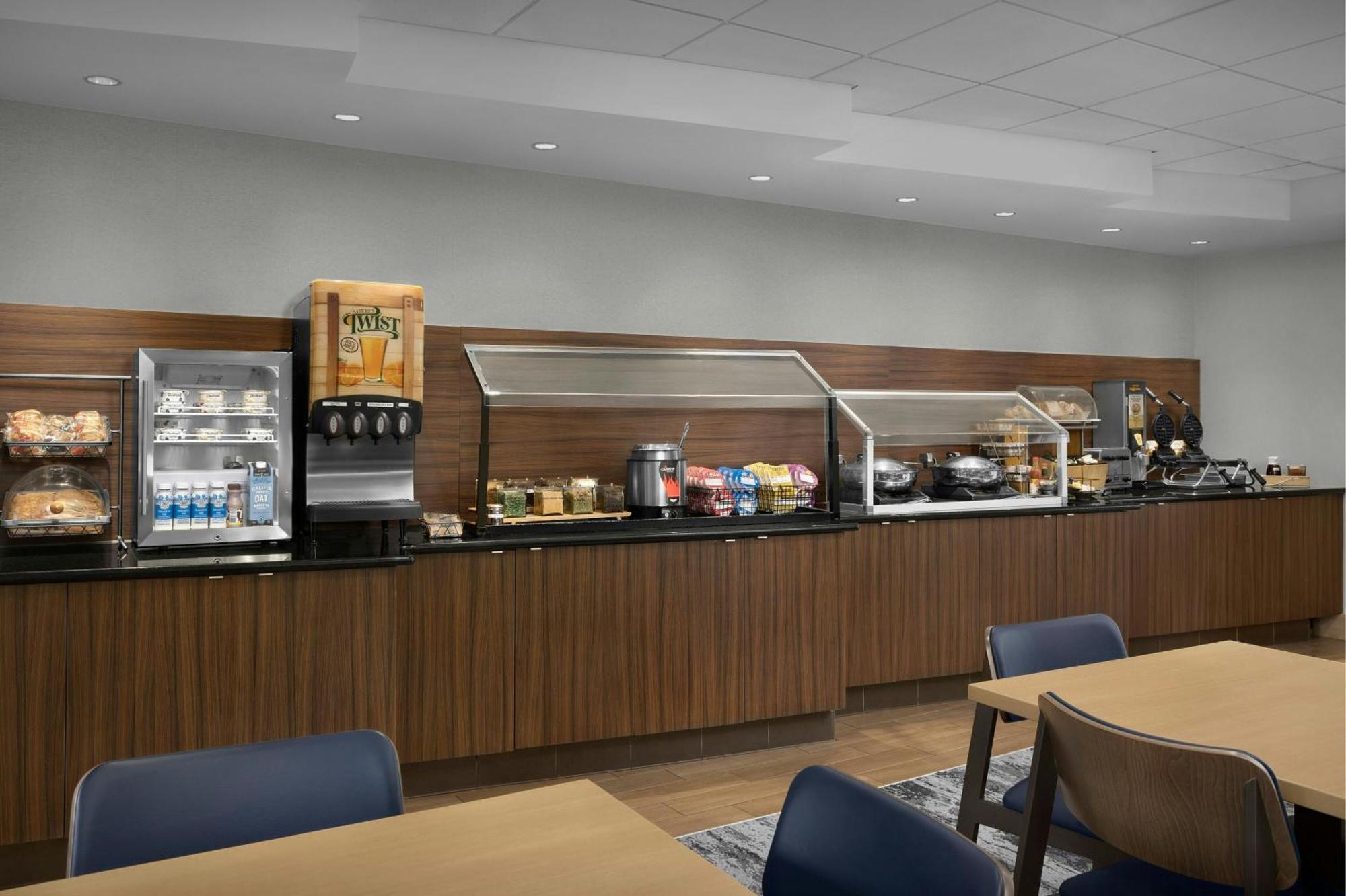 Hotel Fairfield And By Marriott Salem/hanes