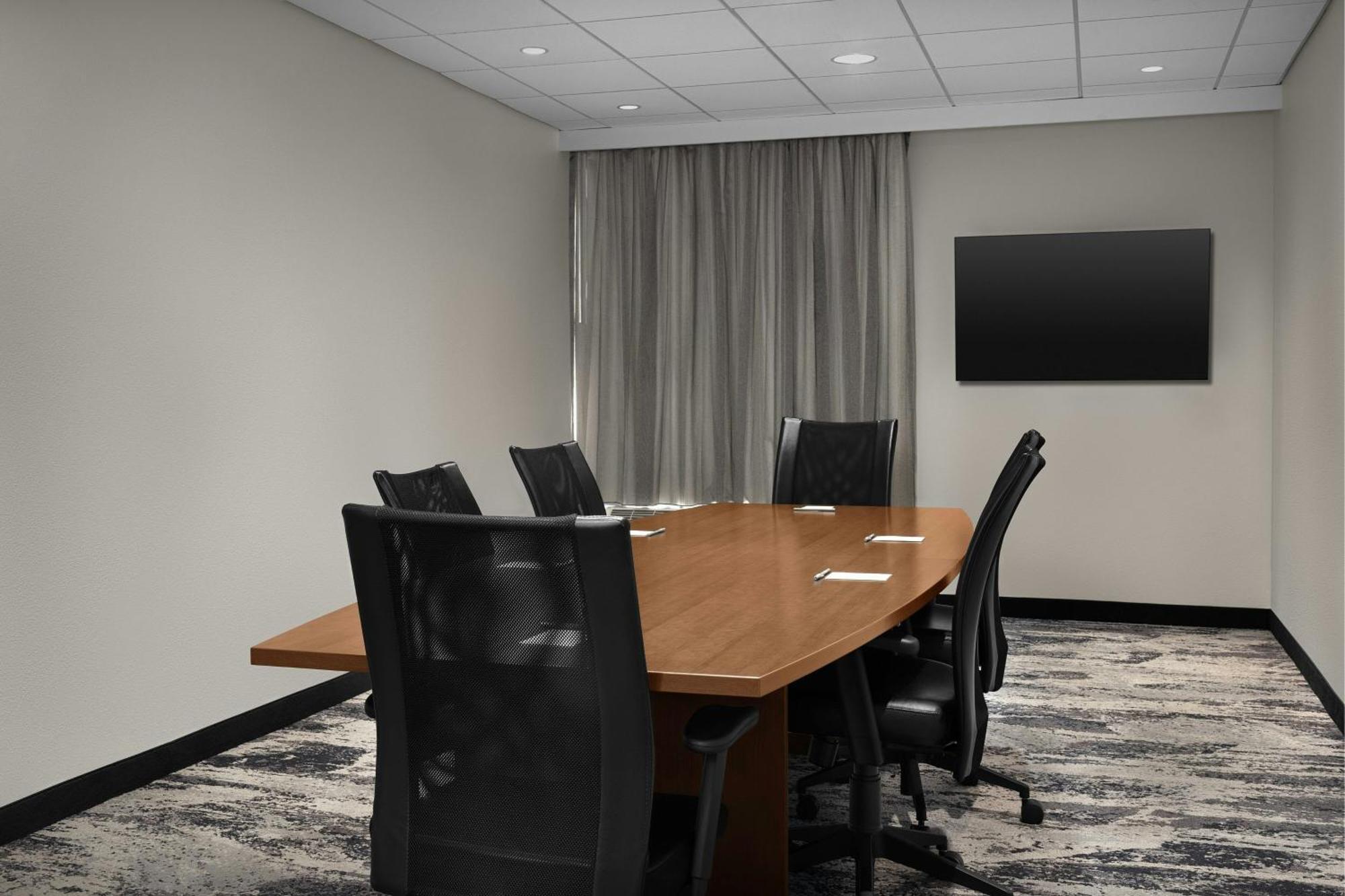 Fairfield And By Marriott Salem/hanes 3*